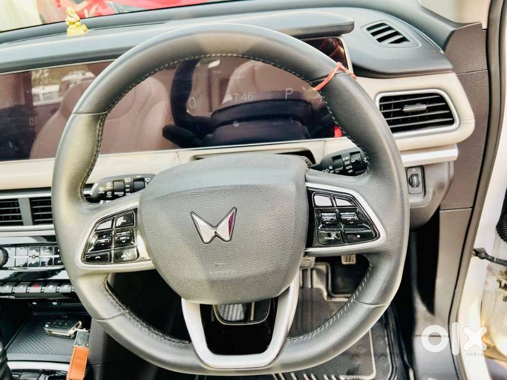 Mahindra Xuv700 2.0 Ax 7 Petrol At Luxury Pack Str, 2024, Petrol
