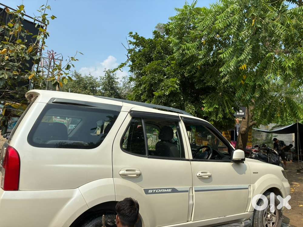 Tata Safari Storme 2016