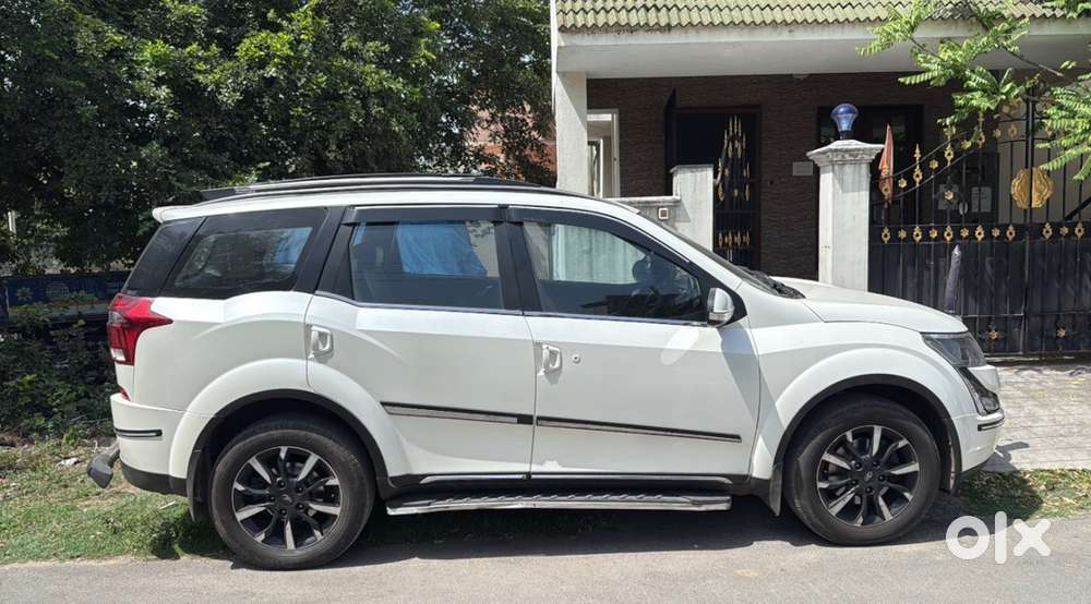 2021 Mahindra Xuv500 W11 (o) At  Pearl White Mint Condition