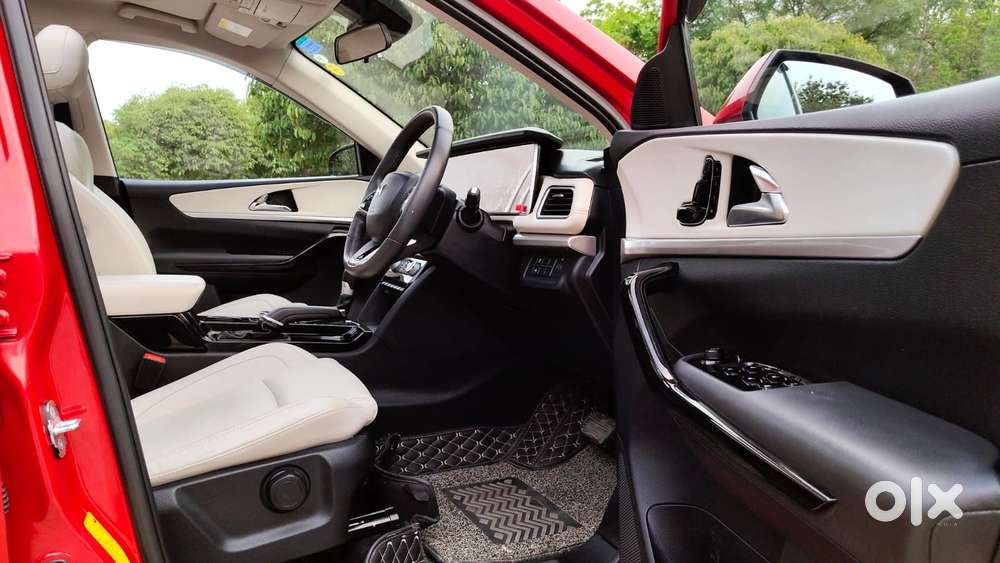 Mahindra Xuv700 2.0 Ax 7 Petrol At Str, 2022, Petrol