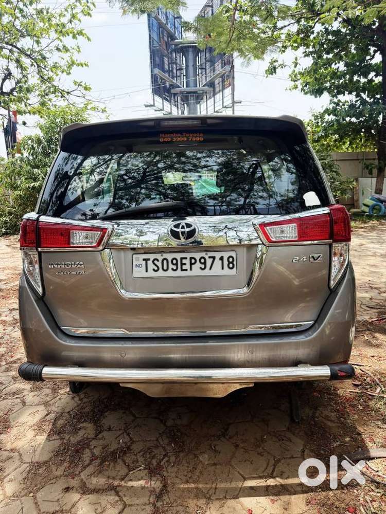 Toyota Innova Crysta 2.4 V 8 Str, 2016, Diesel