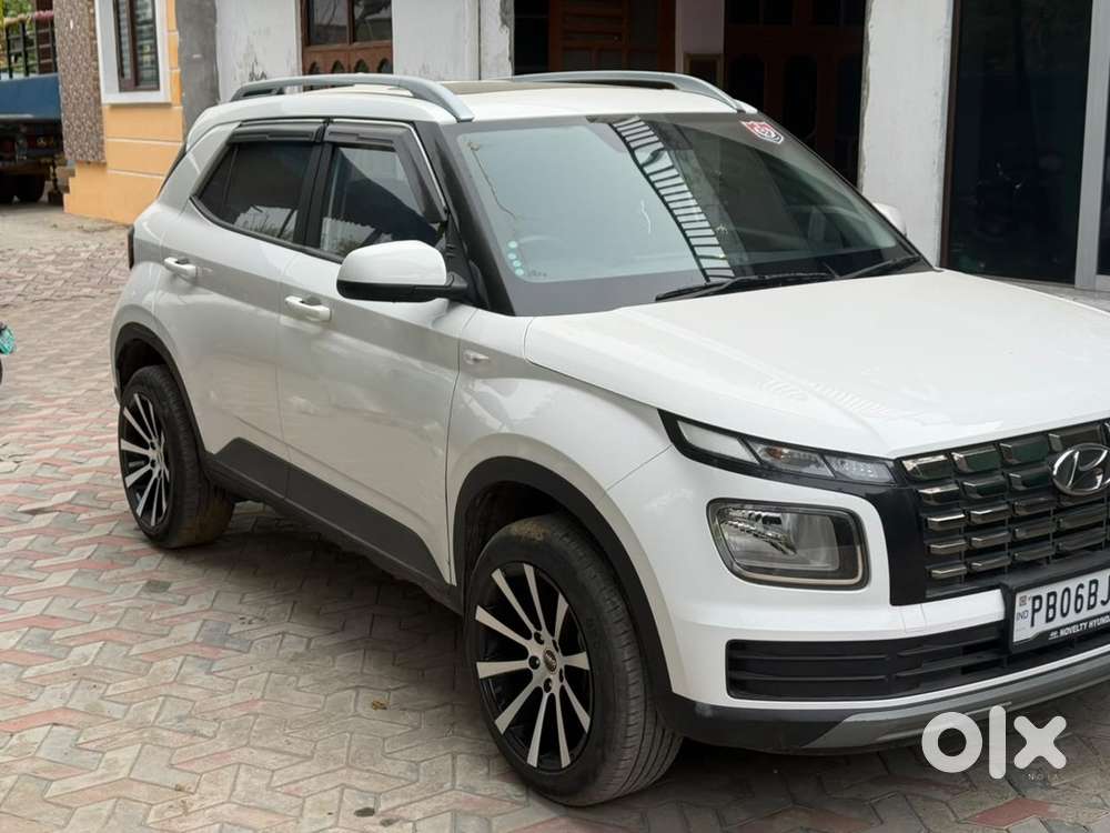 Hyundai Venue Petrol 2025