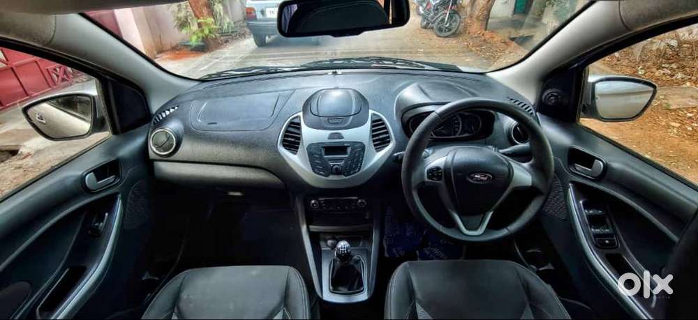2016 Ford Figo Titanium Petrol (ing - Silver )