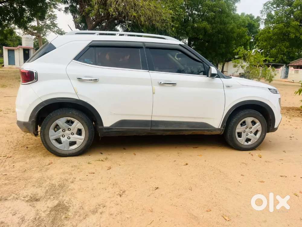 Hyundai Venue 1.2 E 2021 Manual Petrol