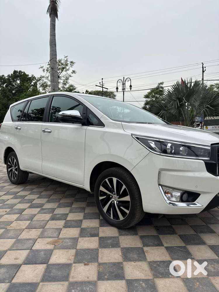 Toyota Innova Crysta 2024