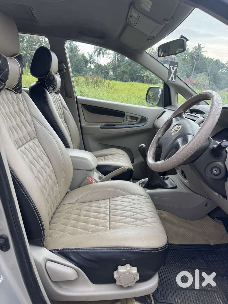 Toyota Innova 2.5 Gx (diesel) 7 Seater Bs Iv, 2014, Diesel