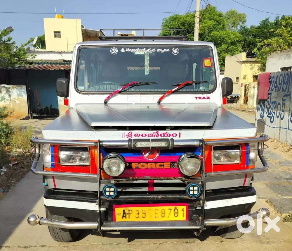 Force Motors 
/trax Toofan