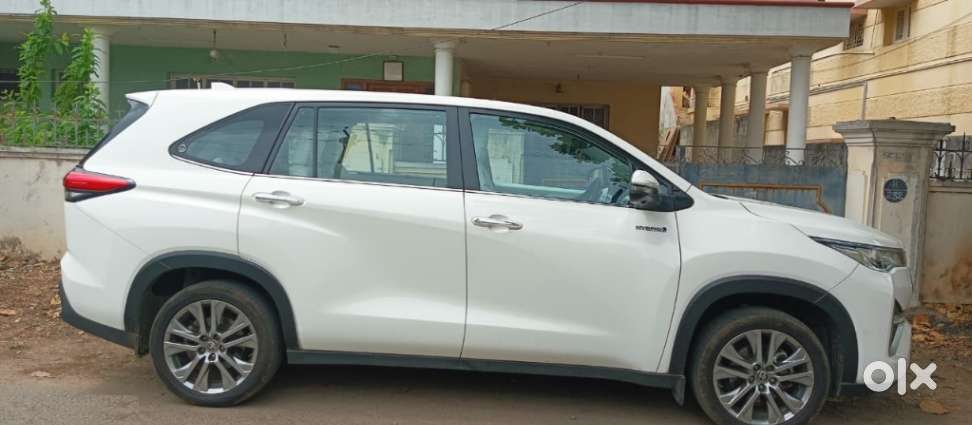 Toyota Innova Hycross 2.0 Zx Hybrid 7 Str, 2023, Petrol