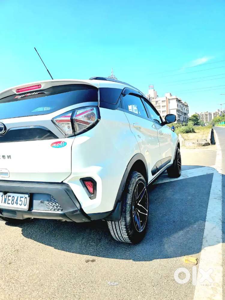 Tata Nexon Diesel Sunroof Automatic