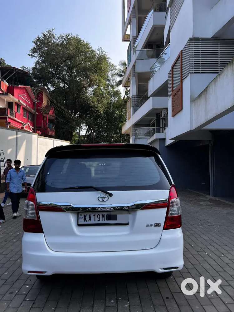 Toyota Innova V Diesel 2014