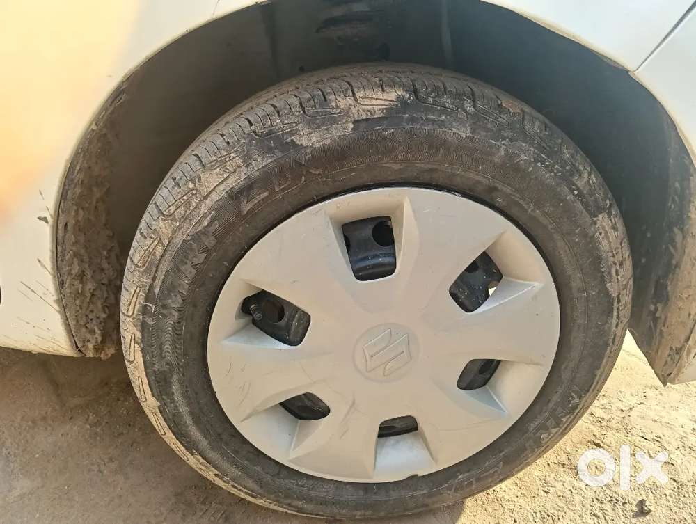 इस गाड़ी में Lcd और Back Camera लगा हुआ है और बढ़िया स्थिति में है