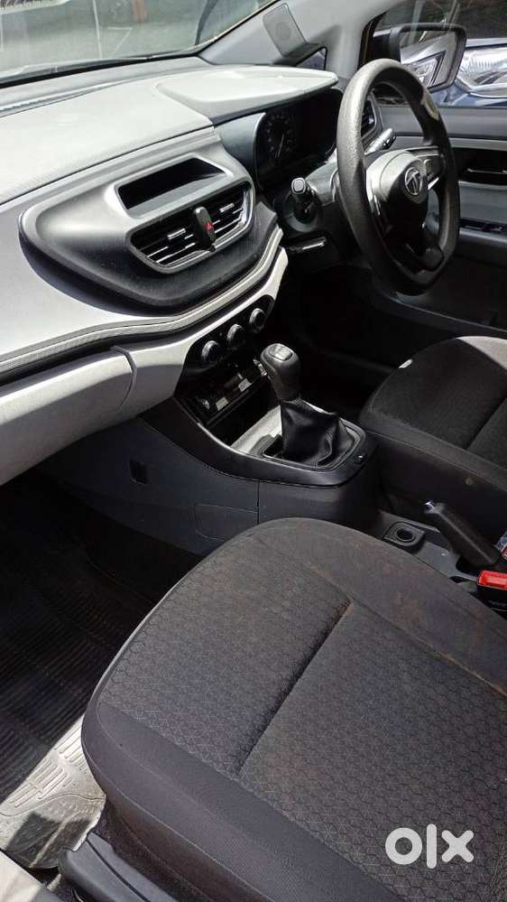 Tata Altroz 1.2 Xe, 2020, Petrol