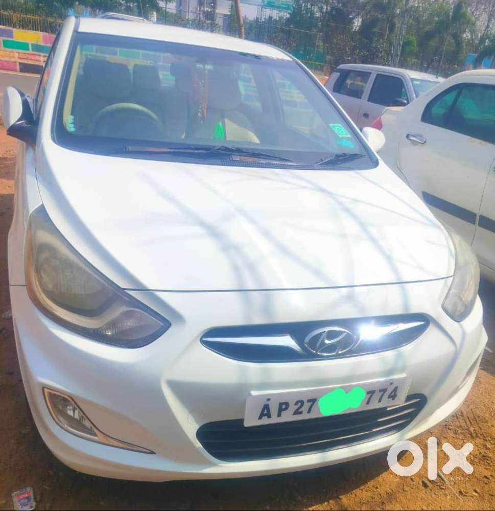 Hyundai Fluidic Verna White Colour
