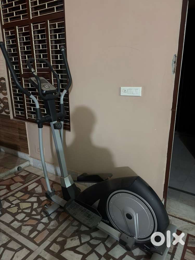Aerofit ellicptical cross trainer and fitking treadmil