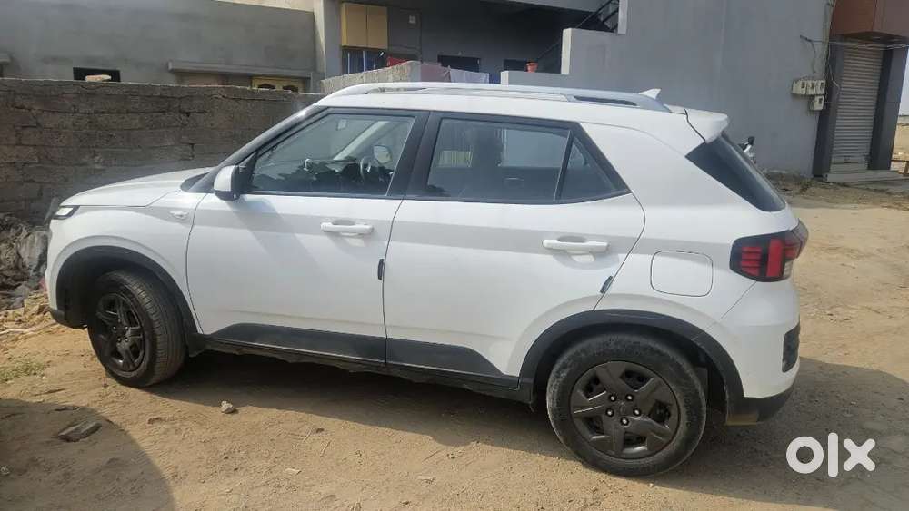 Hyundai New Venue 2023 Cng & Hybrids Well Maintained