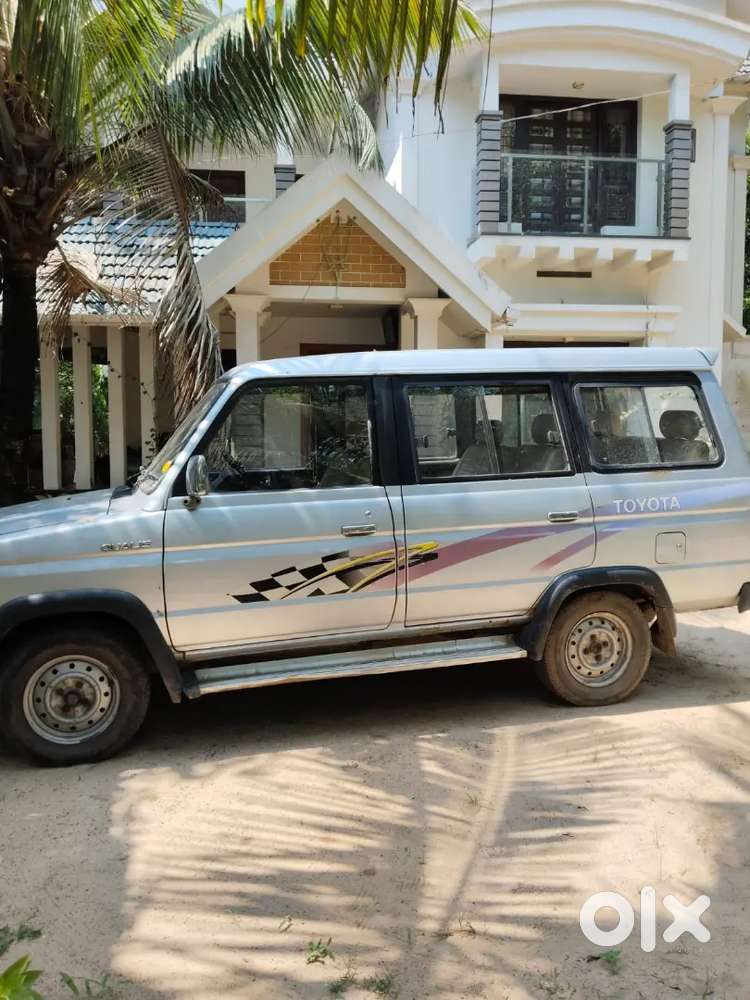 Well-maintained Toyota Qualis 2001 Diesel For Sale