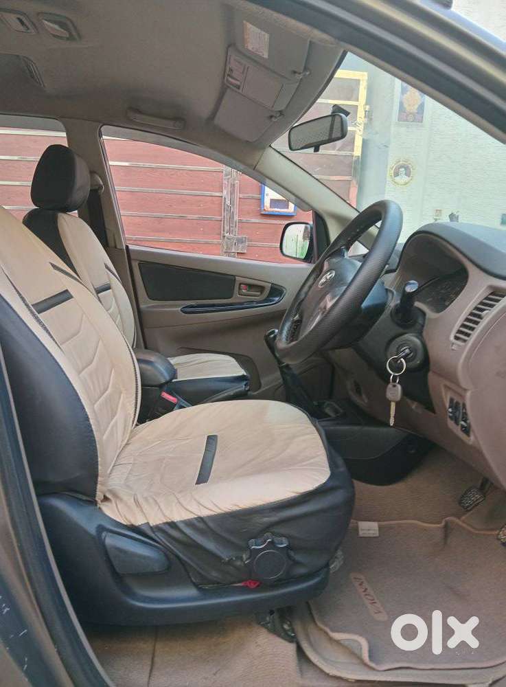 Toyota Innova 2.5 G (diesel) 8 Seater, 2015, Diesel