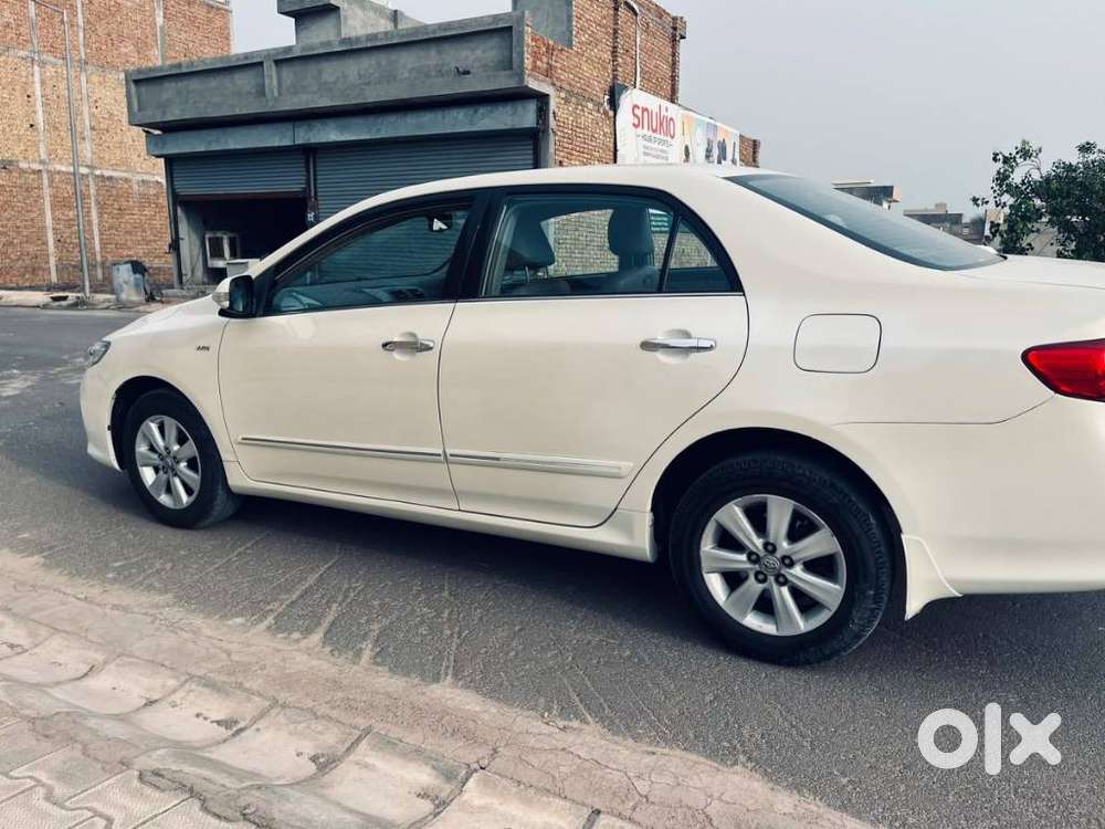Toyota Corolla Altis [ ] 1.8 Vl At, 2011, Petrol