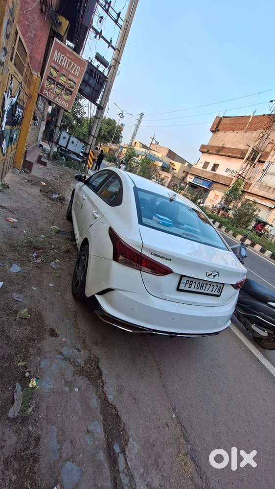 Hyundai Verna 2022 Diesel 40000 Km Driven Well Maintained