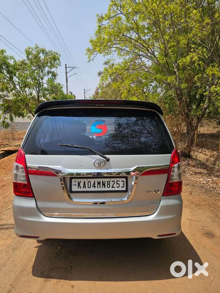 Toyota Innova 2.4 V E4 2014 Diesel Well Maintained 2nd Owner