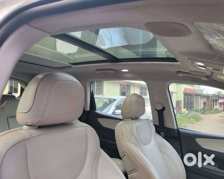 Mahindra Xuv700 2.0 Ax 7 Petrol At Luxury Pack Str, 2023, Petrol
