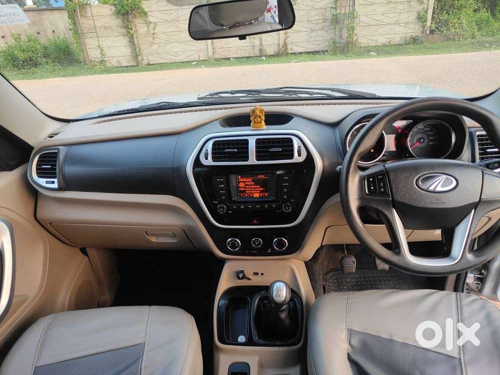 Mahindra Tuv 300 T8, 2018, Petrol