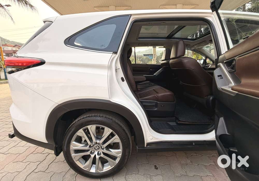 Toyota Innova Hycross 2.0 Zx Hybrid 7 Str, 2023, Petrol