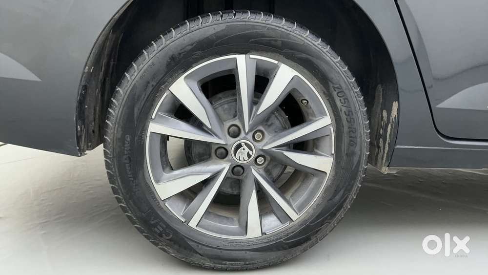 Skoda Slavia Style 1.0l Tsi Mt, 2022, Petrol