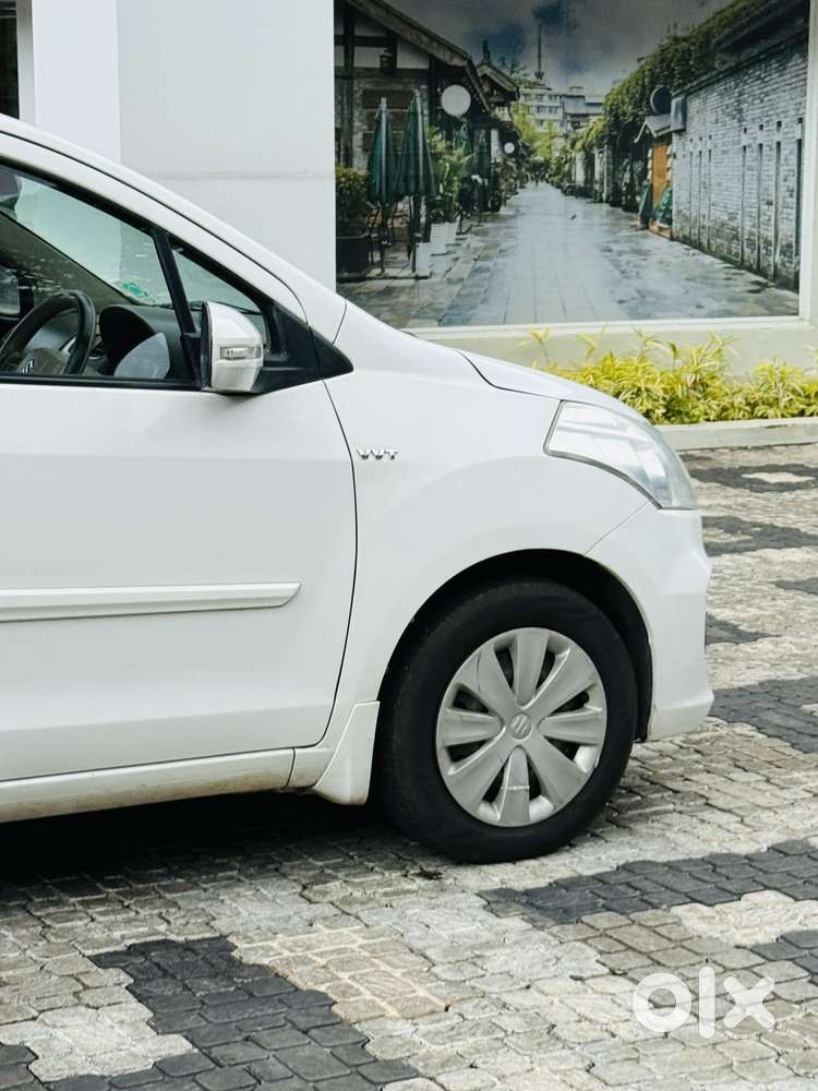 Maruti Suzuki Ertiga Vxi At Petrol, 2016, Petrol