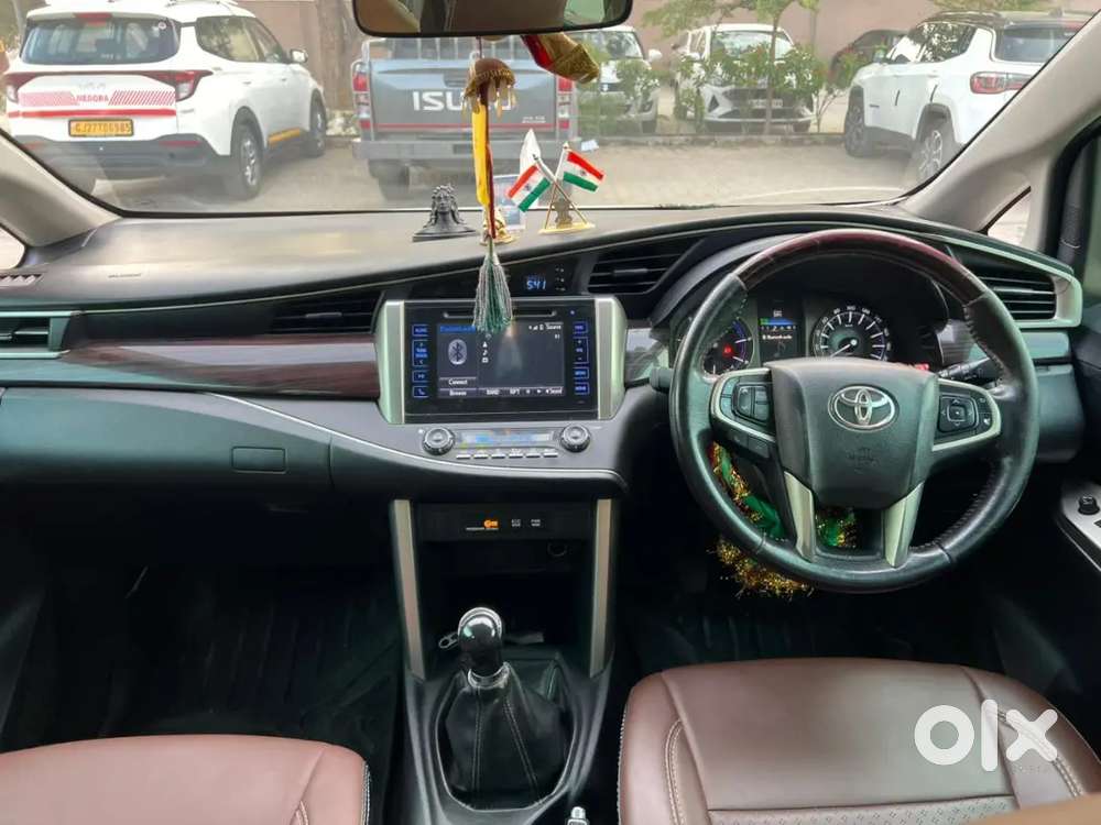 1640000 Price Of Innova Crysta