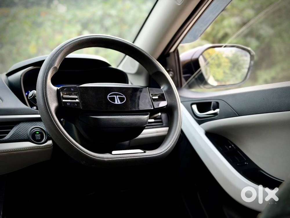 Mahindra Xuv700 2.0 Ax 7 Petrol At Str, 2022, Petrol