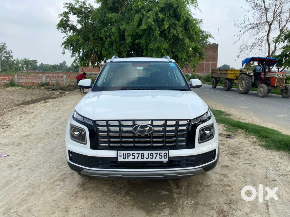 Hyundai Venue 2023 Petrol Well Maintained