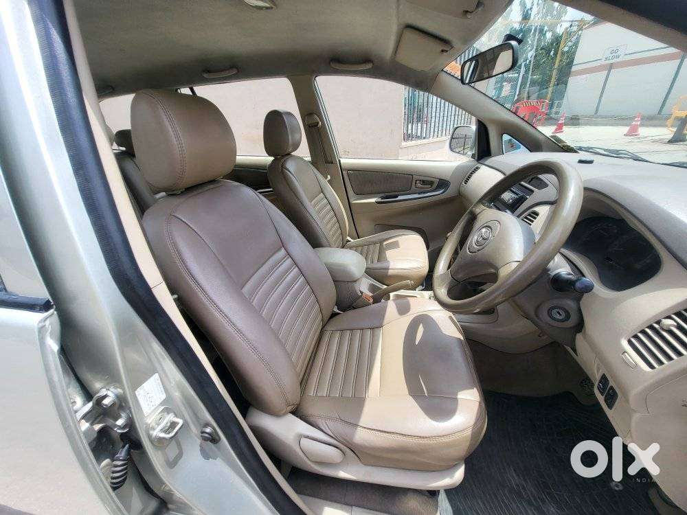 Toyota Innova 2.0 G (petrol) 8 Seater Bs Iv, 2005, Petrol