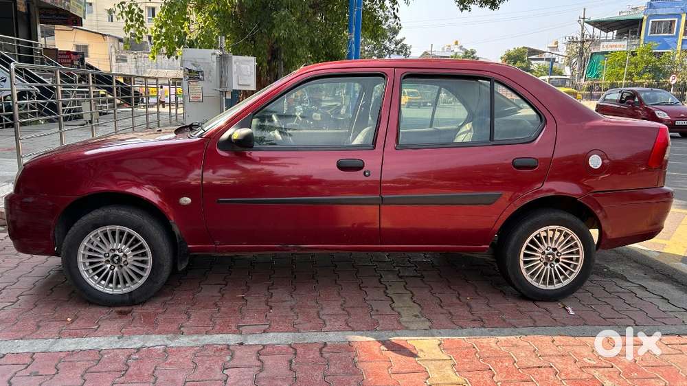Ford Ikon.