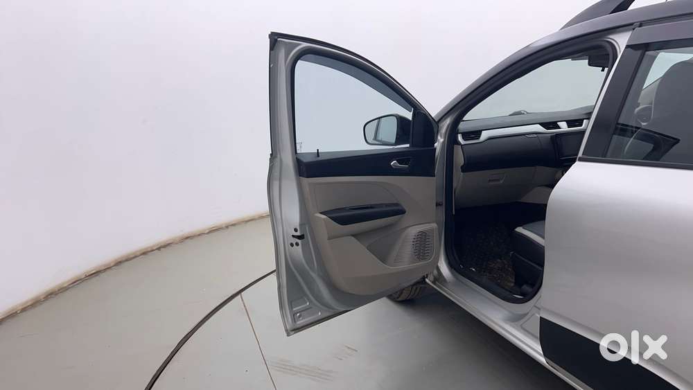 Renault Triber 1.0 Rxz Dual Tone, 2022, Petrol