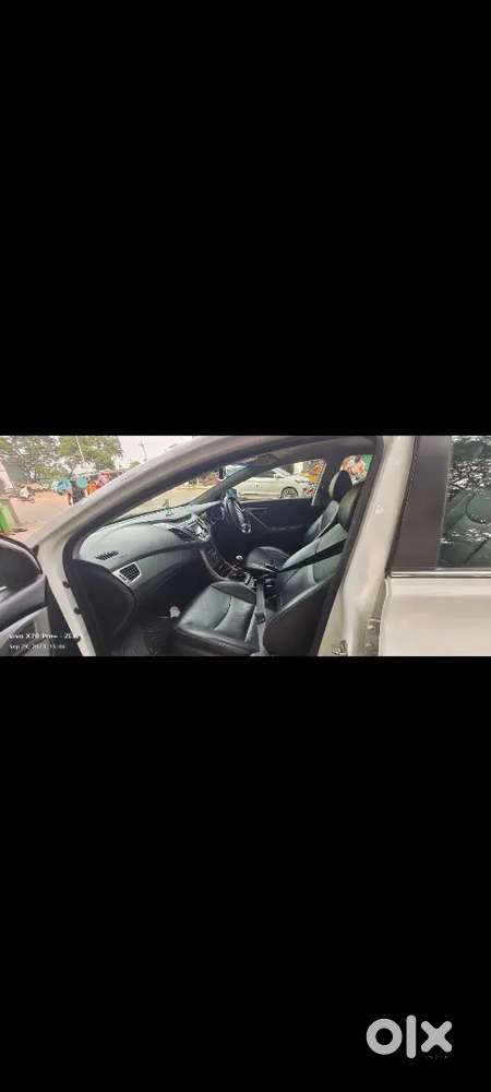 Hyundai Elantra Fluidic Petrol 2015 Model