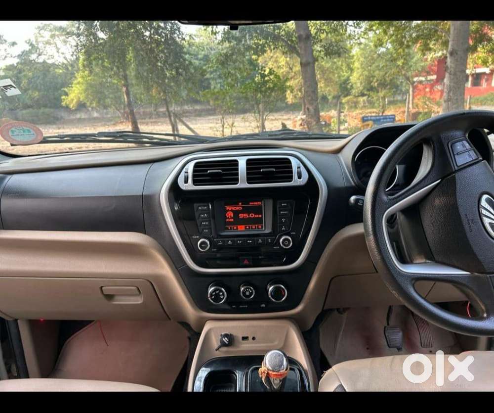 Mahindra Tuv 300 T8 Amt 2016 Diesel 91000 Km Driven