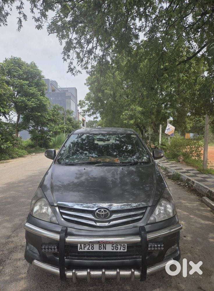 Toyota Innova 2.5 V Diesel 7-seater, 2010, Diesel