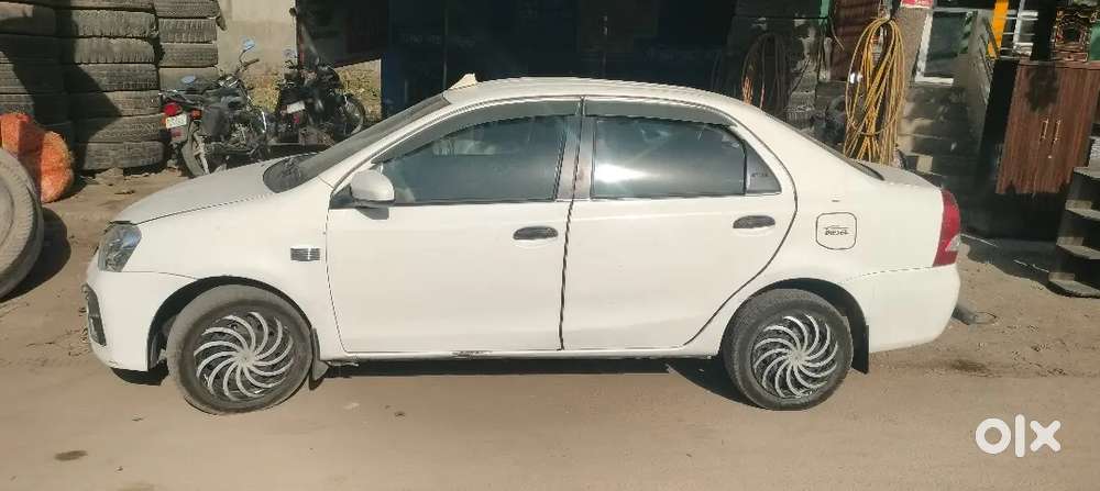 Well Maintained Car (spinni Or Car 24 Wale Dur Rahe )