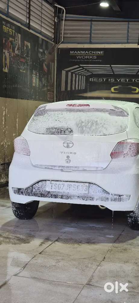 Top-end Xza Plus Amt With Premium Harman Touchscreen And Alloy Wheels
