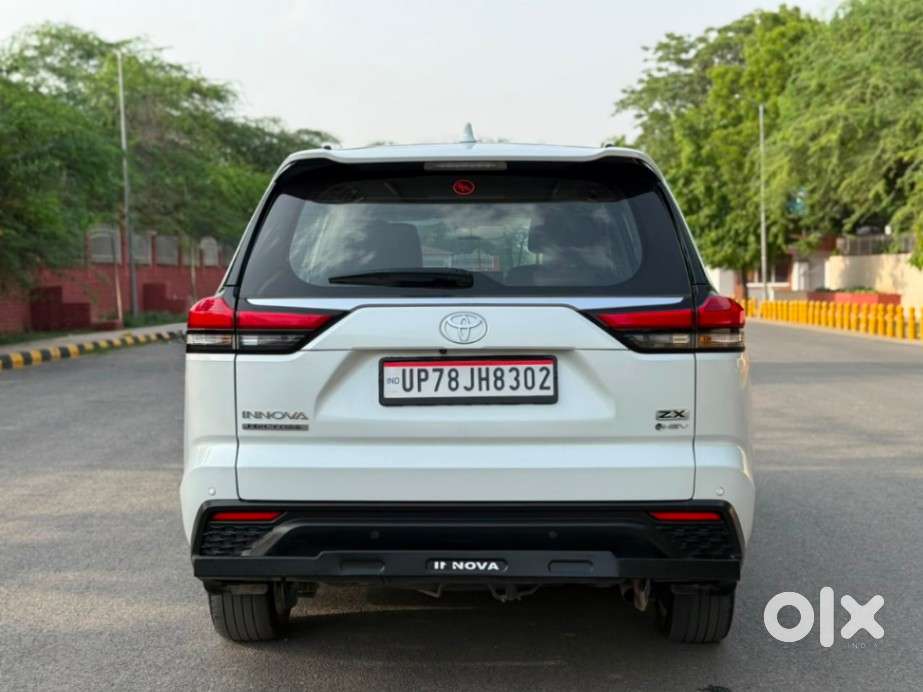 Toyota Innova Hycross 2.0 Zx (o) Hybrid 7 Str, 2025, Petrol