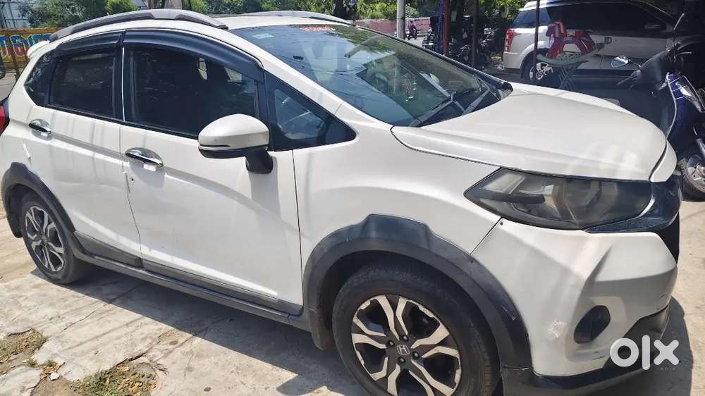 Good Condition. Milage 25 Km/litter . Full Option