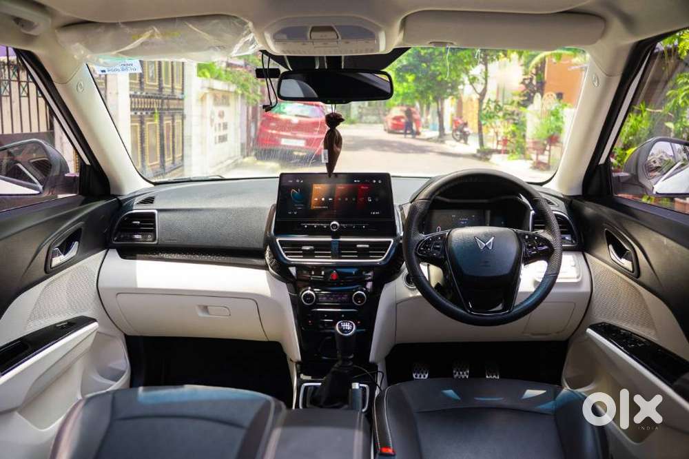 Mahindra Xuv 3xo Ax7l Petrol Mt, 2025, Petrol