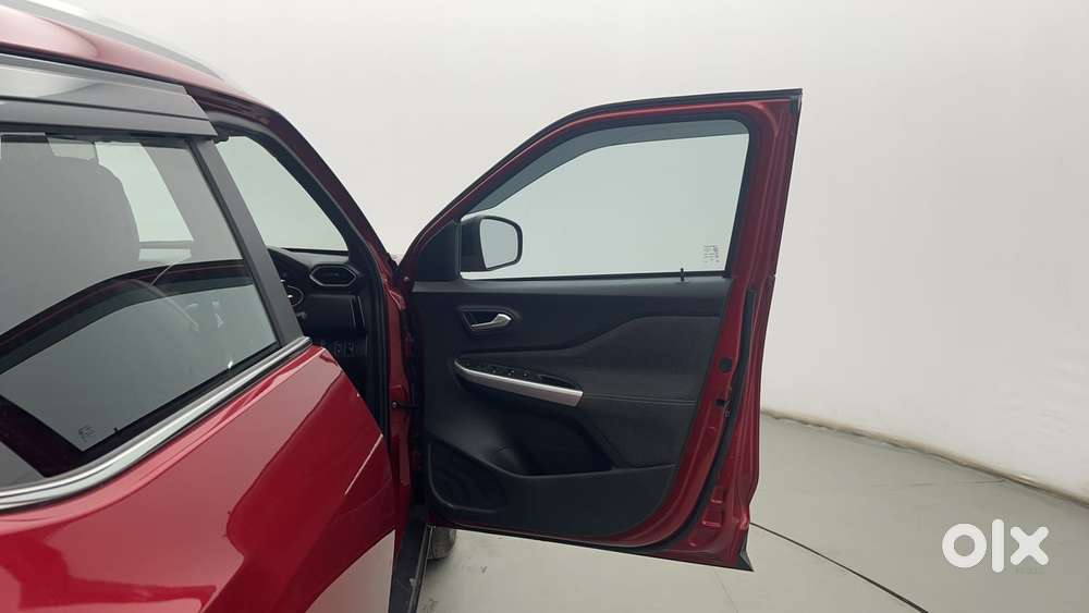 Nissan Magnite 1.0 Xv Premium, 2023, Petrol