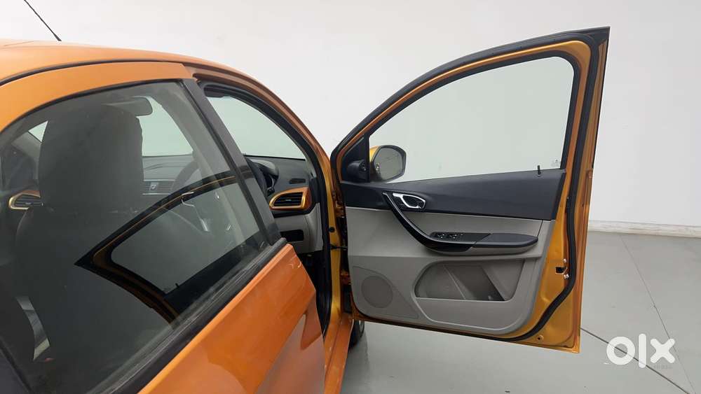 Tata Tiago Xza, 2017, Petrol