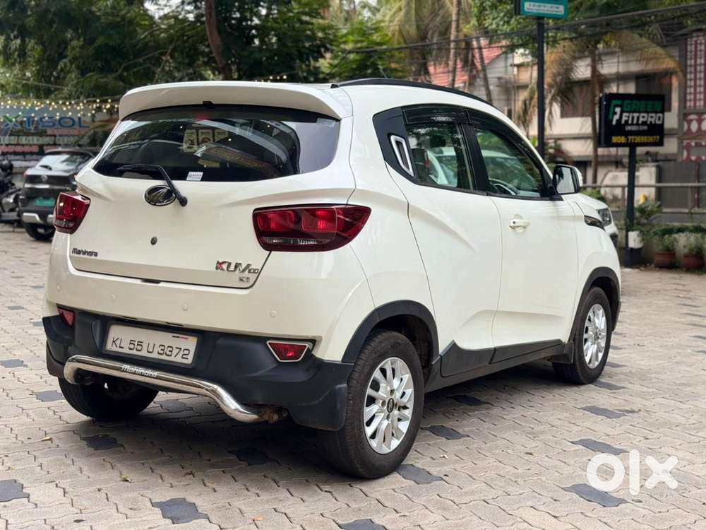 Mahindra Kuv 100 D75 K8 Dual Tone, 2016, Petrol