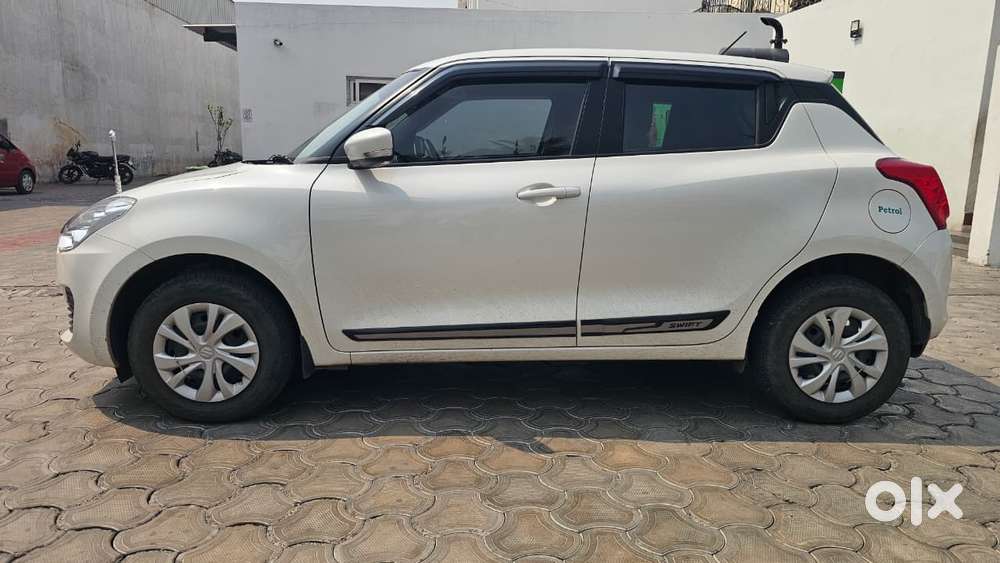 Maruti Suzuki Swift Vxi + Manual, 2023, Petrol