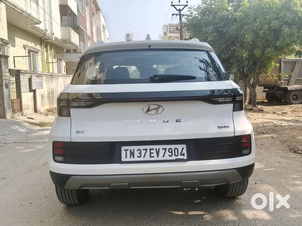 Hyundai Venue 2024 Petrol 10000 Km Driven