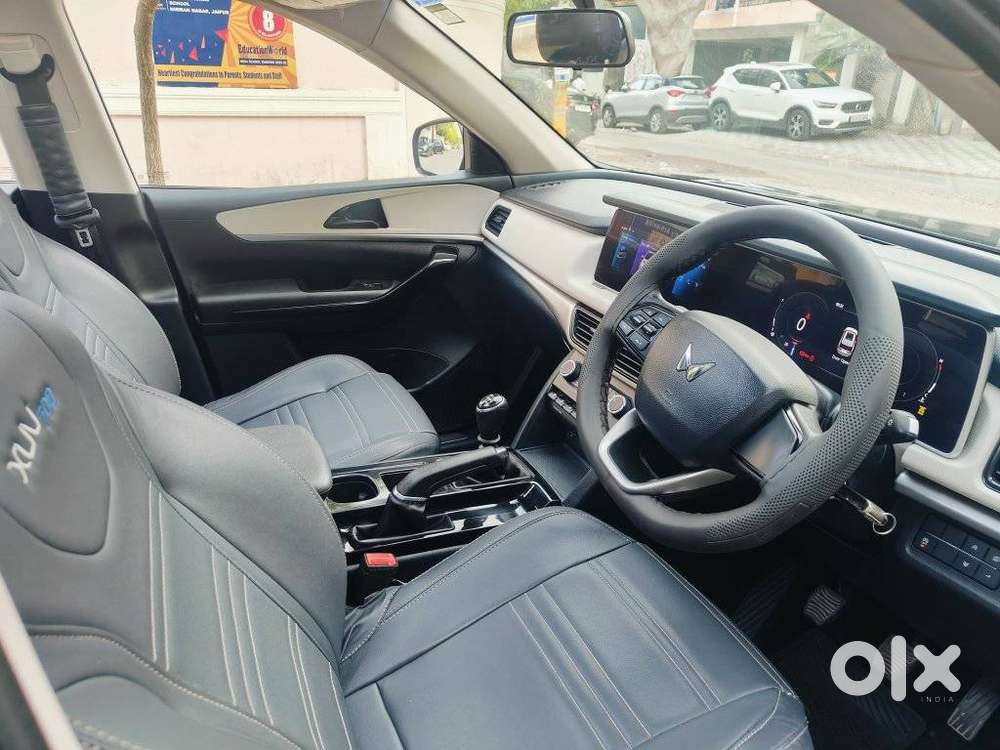 Mahindra Xuv700 2.0 Ax 5 Petrol Mt Str, 2022, Petrol