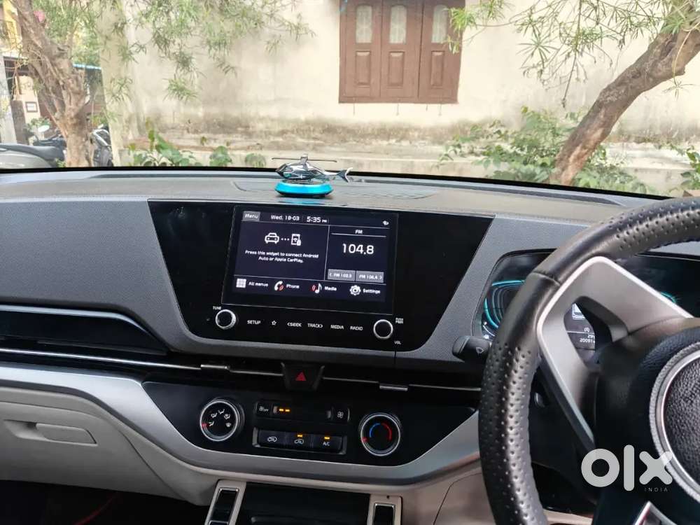 Kia Carens 2024 Petrol Well Maintained